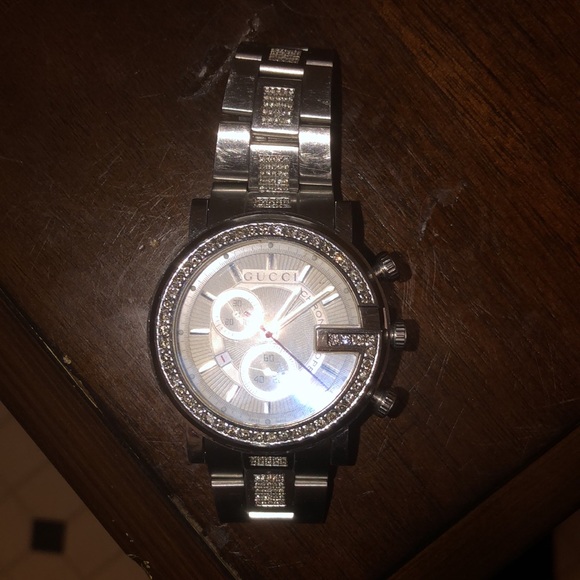 Chronograph Gucci watch limited edition white face owned for a year - Picture 3 of 3